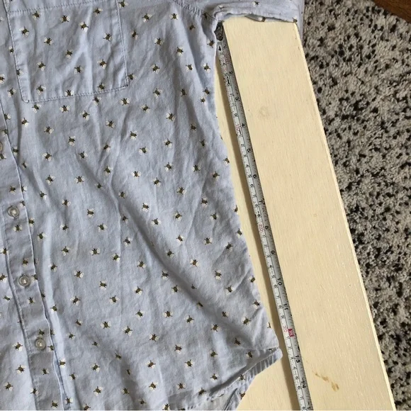Bee Pattern Button Down Shirt - Picture 7 of 8